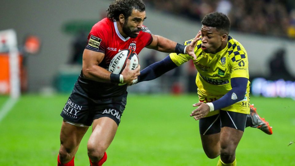 Yoann HUGET of Toulouse and Samuel EZEALA of Clermont during the Top 14 match between Toulouse and Clermont at Stade Ernest-Wallon on November 9, 2019 in Toulouse, France. (Photo by Manuel Blondeau/Icon Sport) - Yoann HUGET - Stade Ernest-Wallon - Toulouse (France)