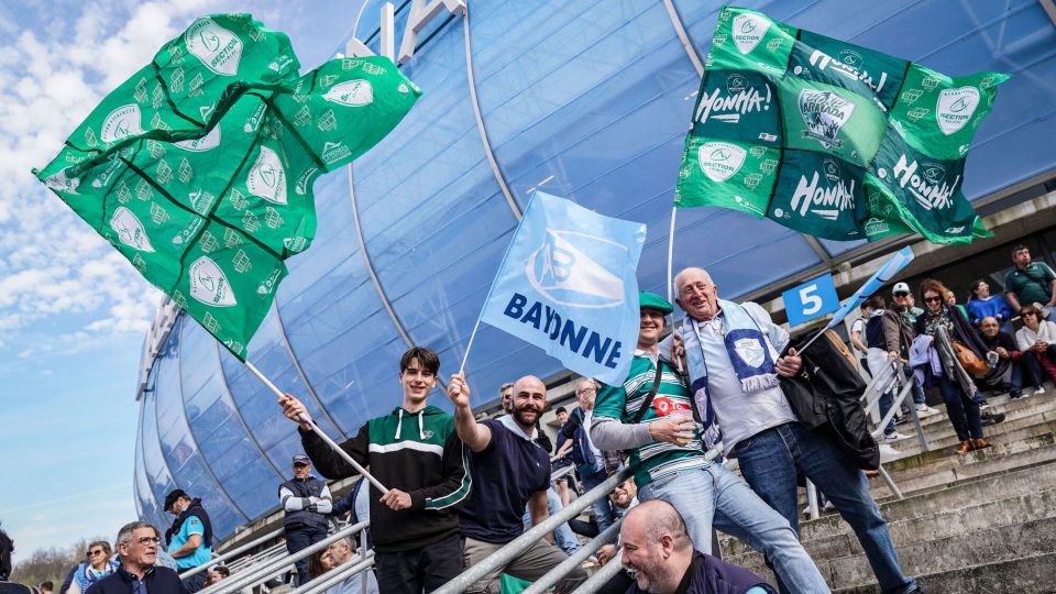 Fans of Section Paloise and fans of Aviron Bayonnais before the Top 14 match between Bayonne and Pau at Estadio Anoeta on March 25, 2023 in San Sebastian, Spain. (Photo by Pierre Costabadie/Icon Sport)