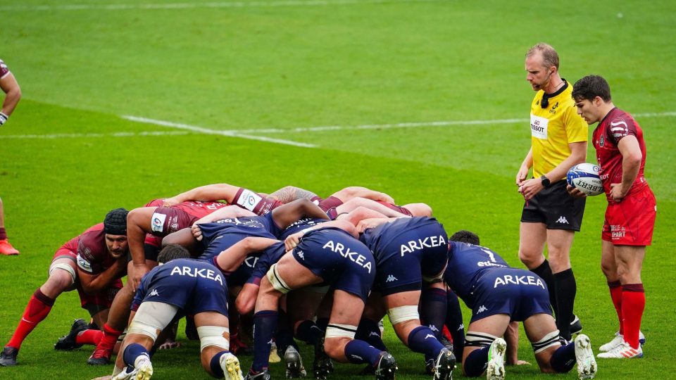 The referee Wayne BARNES and Antoine DUPONT of Stade Toulousain during the European Rugby Champions Cup, Knockout Stage match between Toulouse and Bordeaux on May 1, 2021 in Toulouse, France. (Photo by Pierre Costabadie/Icon Sport) - Antoine DUPONT - Wayne BARNES - Stade Ernest-Wallon - Toulouse (France)