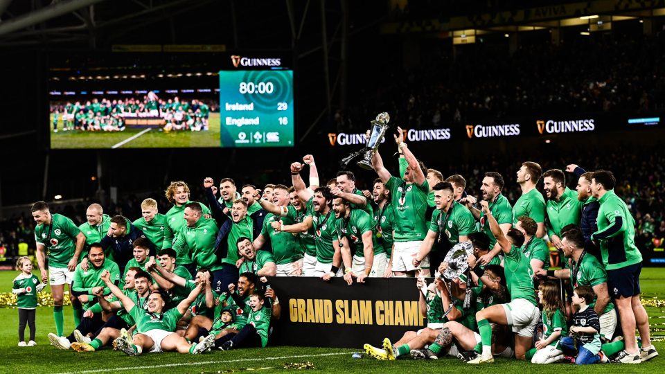 18 March 2023; Ireland players celebrate with the Six Nations trophy and Triple Crown trophy after the Guinness Six Nations Rugby Championship match between Ireland and England at Aviva Stadium in Dublin. Photo by Harry Murphy/Sportsfile 
Photo by Icon Sport