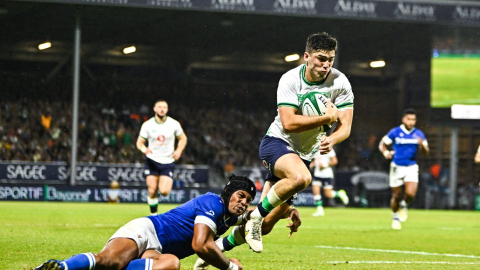 26 August 2023; Jimmy O’Brien of Ireland evades the tackle of Ulupano Junior Seuteni on his way to scoring his side's first try during the Rugby World Cup warm-up match between Ireland and Samoa at Parc des Sports Jean Dauger in Bayonne, France. Photo by Harry Murphy/Sportsfile 


Photo by Icon Sport