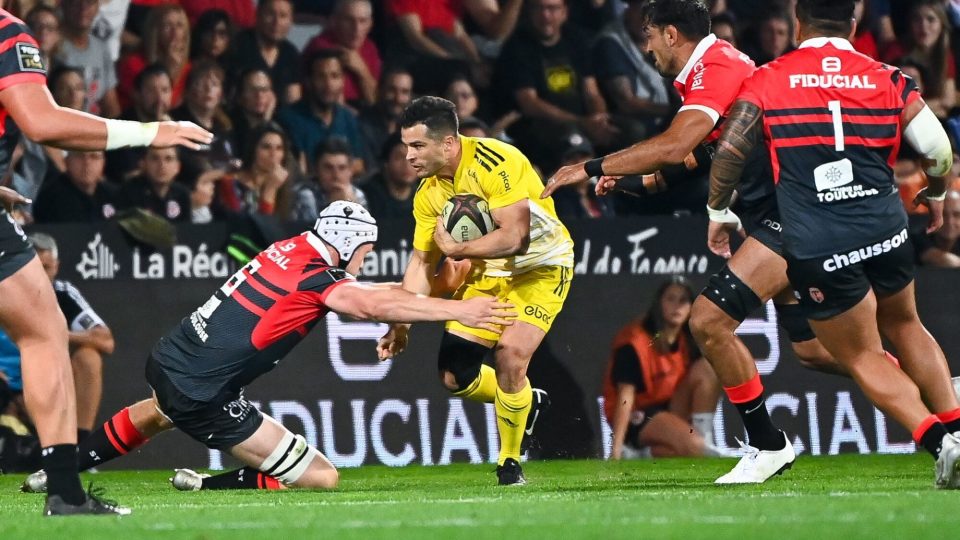 Brice DULIN of La Rochelle and Thibaud FLAMENT of Toulouse during the Top 14 match between Toulouse and La Rochelle at Stade Ernest Wallon on October 23, 2022 in Toulouse, France. (Photo by Alexandre Dimou/Icon Sport)
