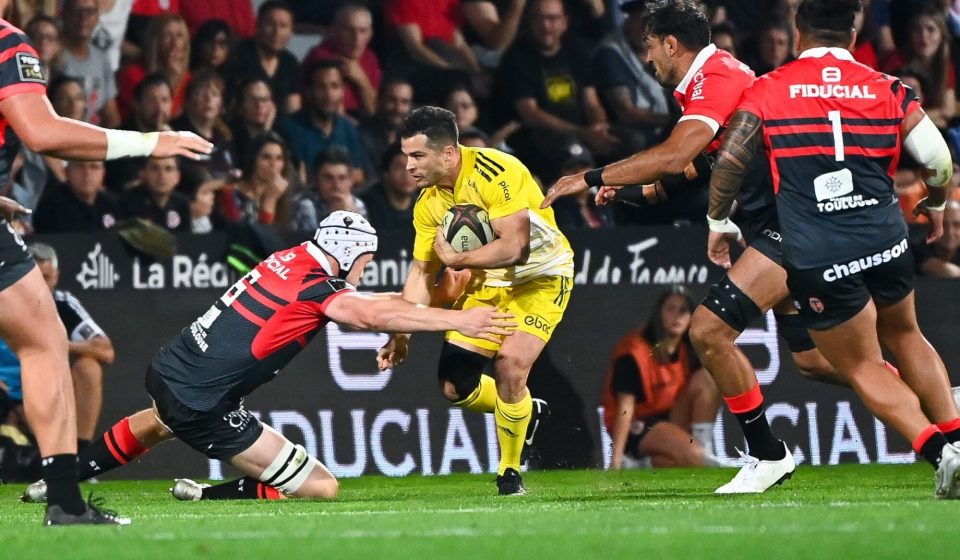 Brice DULIN of La Rochelle and Thibaud FLAMENT of Toulouse during the Top 14 match between Toulouse and La Rochelle at Stade Ernest Wallon on October 23, 2022 in Toulouse, France. (Photo by Alexandre Dimou/Icon Sport)