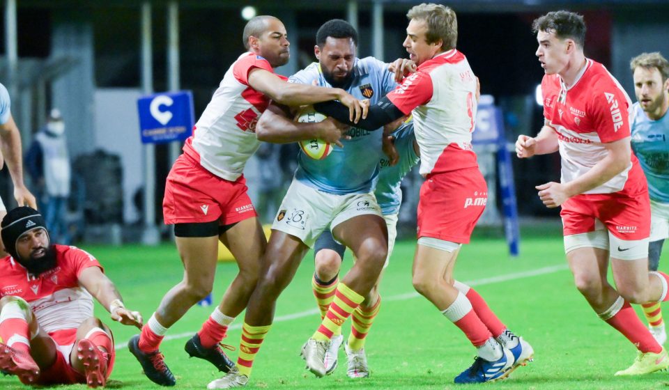 Georges TILSLEY of Perpignan and Darly DOMVO of Biarritz and James HART of Biarritz  during the Pro D2 match between Perpignan and Biarritz at Stade Aime Giral on April 8, 2021 in Perpignan, France. (Photo by Alexandre Dimou/Icon Sport) - James HART - Georges TILSLEY - Darly DOMVO - Stade Gilbert Brutus - Perpignan (France)