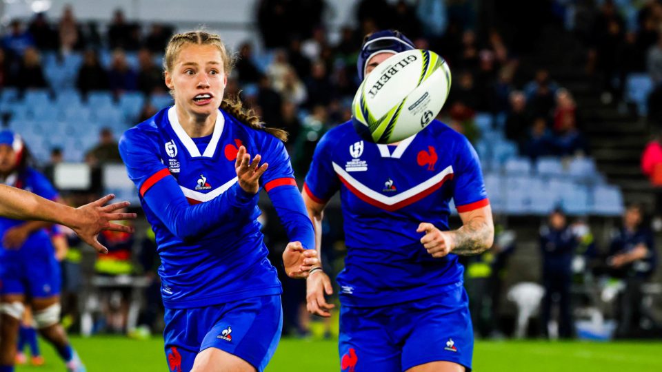 France's Emilie Boulard passes during the 2022 Women's Rugby World Cup match between England and France at Northland Events Centre, New Zealand on Sunday, 15 October 2022. Photo: Dave Lintott / lintottphoto.co.nz