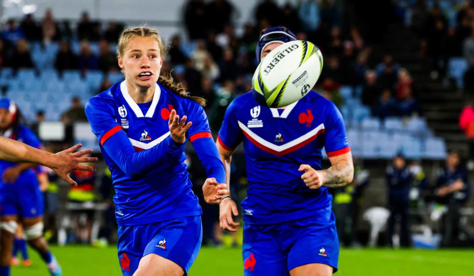 France's Emilie Boulard passes during the 2022 Women's Rugby World Cup match between England and France at Northland Events Centre, New Zealand on Sunday, 15 October 2022. Photo: Dave Lintott / lintottphoto.co.nz