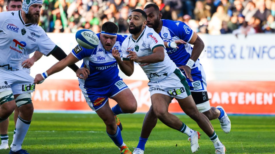 Zack Henry of Pau during the Top 14 match between Castres and Pau at Stade Pierre Fabre on December 4, 2022 in Castres, France. (Photo by Laurent Frezouls/Icon Sport)