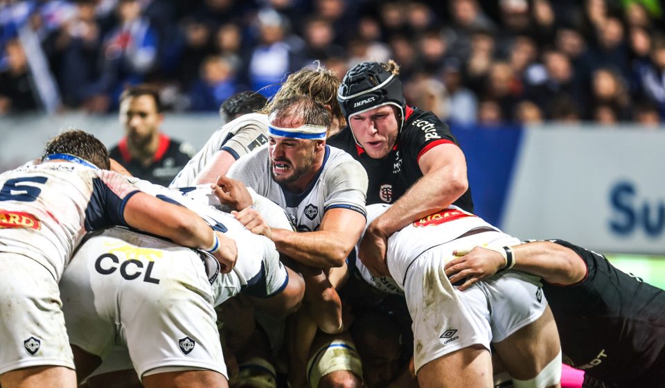 Tyler ARDRON of Castres and Thibaud FLAMENT of Toulouse during the Top 14 match between Castres Olympique and Stade Toulousain Rugby at Stade Pierre-Fabre on November 18, 2023 in Castres, France. (Photo by Laurent Frezouls/Icon Sport)