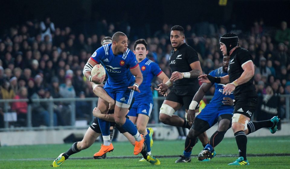 France's Gael Fickou looks for support during the Steinlager Series international rugby match between the New Zealand All Blacks and France at Forsyth Barr Stadium in Wellington, New Zealand on Saturday, 23 June 2018. Photo: Dave Lintott / Icon Sport