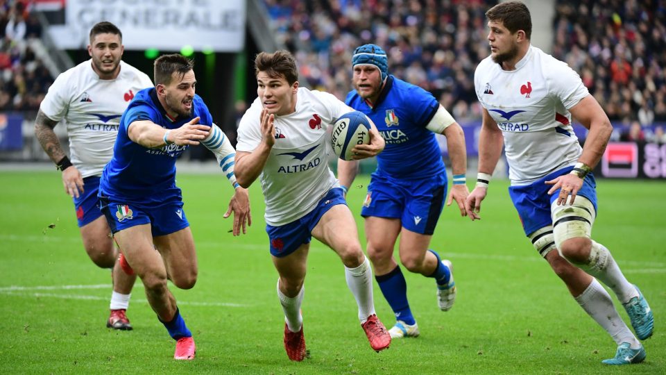 Antoine DUPONT of France makes a break during the Six Nations match between France and Italy on February 9, 2020 in Paris, France. (Photo by Dave Winter/Icon Sport) - Antoine DUPONT - Stade de France - Paris (France)