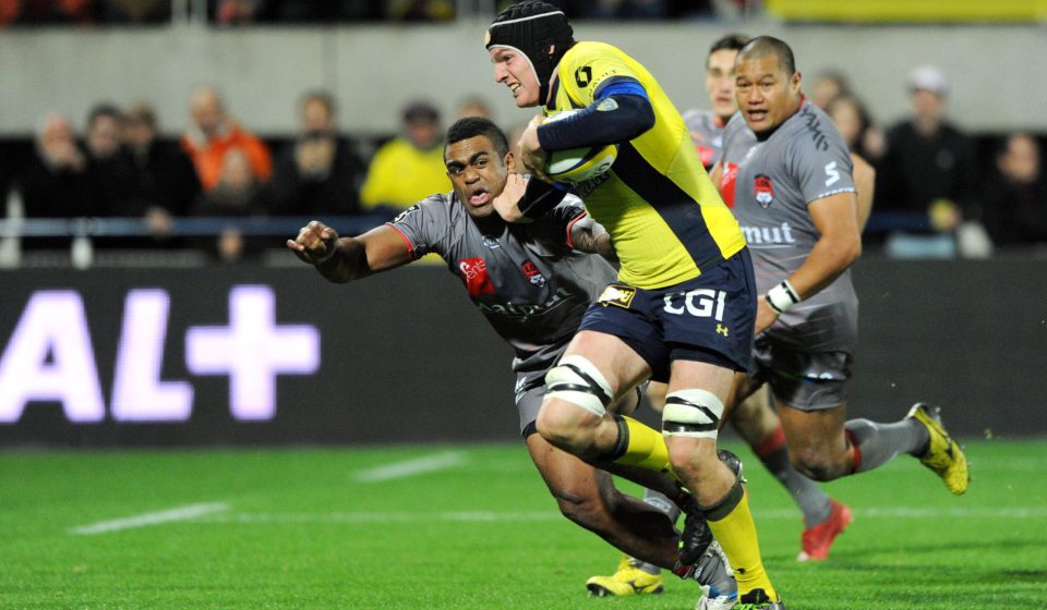 Arthur Iturria of Clermont scores his try during the Top 14 match between Clermont Auvergne and Lyon OU on November 19, 2016 in Clermont, France. (Photo by Jean Paul Thomas/Icon Sport)