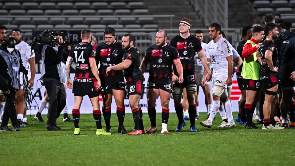 Team of Lyon celebrates the victory during the Top 14 match between Lyon and Toulouse at MATMUT Stadium on February 20, 2021 in Lyon, France. (Photo by Alexandre Dimou/Icon Sport) - Matmut Stadium - Lyon (France)