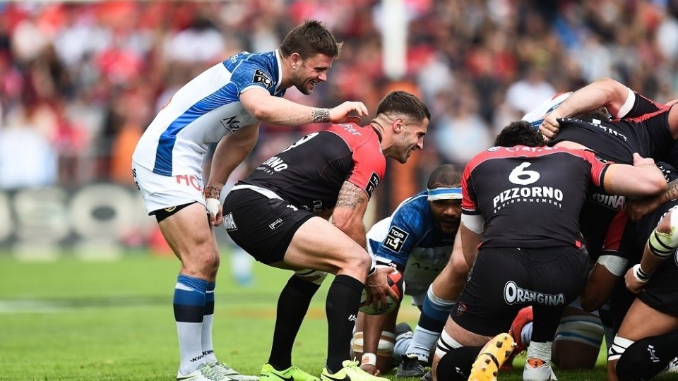 Rory Kockott of Castres and Sebastien Tillous Borde of Toulon during the Top 14 match between Rc Toulon and Castres Olympique on April 15, 2017 in Toulon, France. (Photo by Alexandre Dimou/Icon Sport)