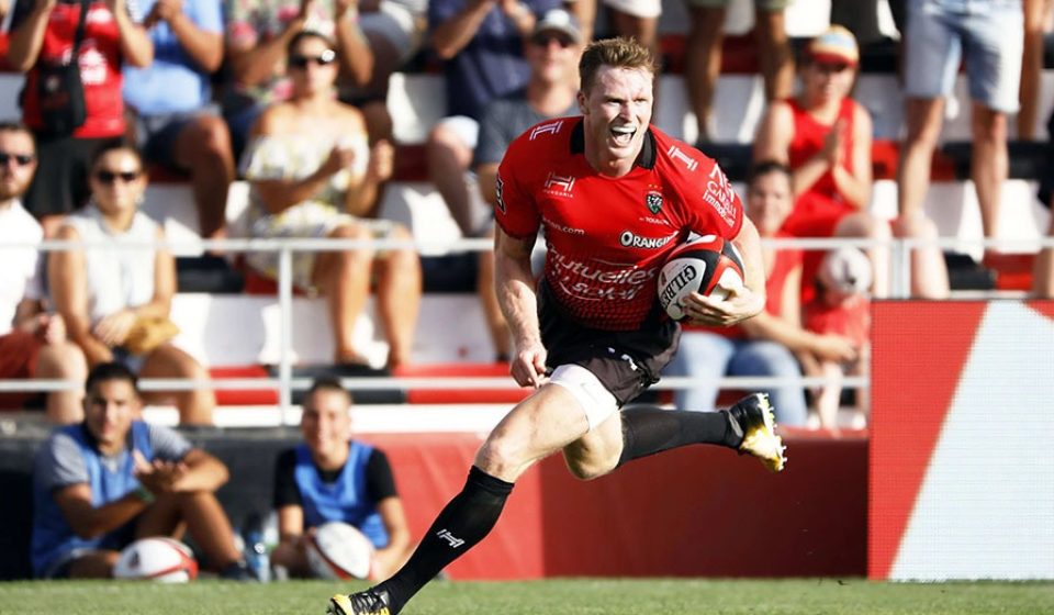 Chris Ashton of Toulon scores a try during the Top 14 match between RC Toulon and Pau at Felix Mayol Stadium on August 27, 2017 in Toulon, France. (Photo by Guillaume Ruoppolo/Icon Sport)