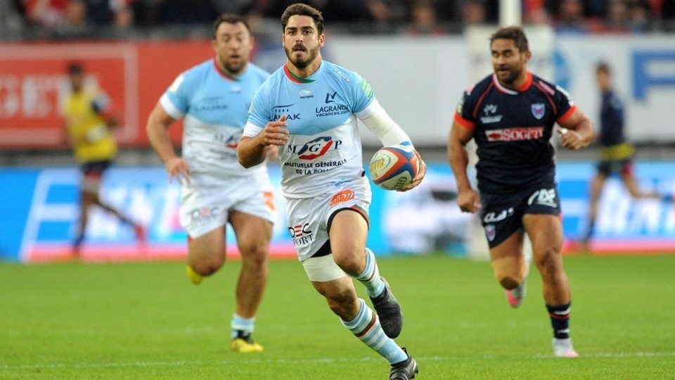 Raphael LAGARDE of Bayonne during the Top 14 rugby match between Fc Grenoble and Aviron Bayonnais Bayonne on October 8, 2016 in Grenoble, France. (Photo by Jean Paul Thomas/Icon Sport)