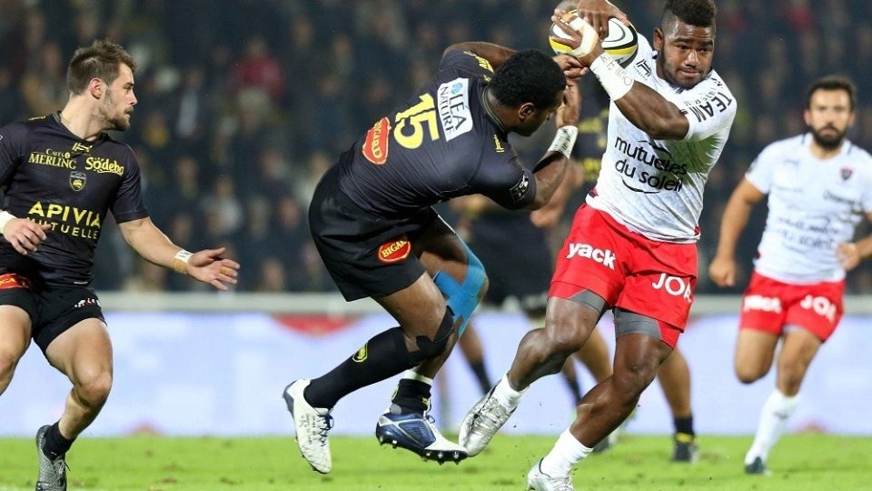 Kini Murimurivalu of La Rochelle and Josua Tuisova of RC Toulon during the Top 14 rugby match between Stade Rochelais and RC Toulon on October 8, 2016 in La Rochelle, France. (Photo by Eddy Lemaistre/Icon Sport)